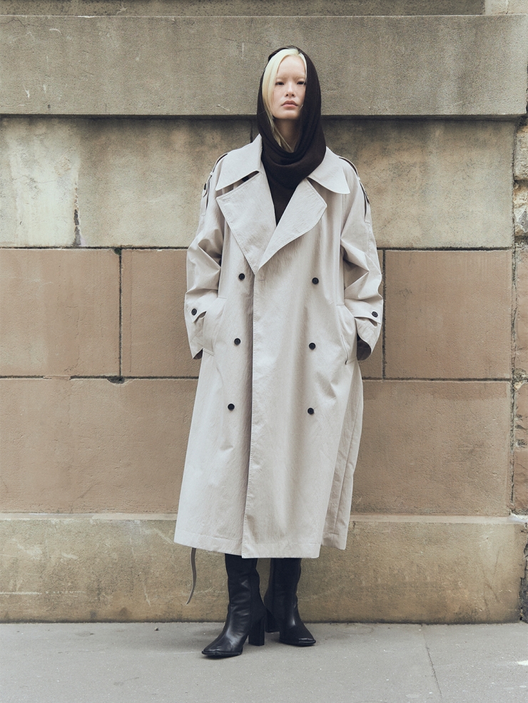 Cloudy Grey Double-Breasted Trench Coat With a Lapel Collar