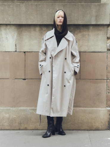 Cloudy Grey Double-Breasted Trench Coat With a Lapel Collar
