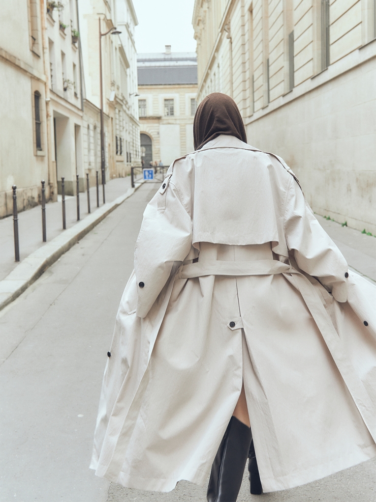 Cloudy Grey Double-Breasted Trench Coat With a Lapel Collar