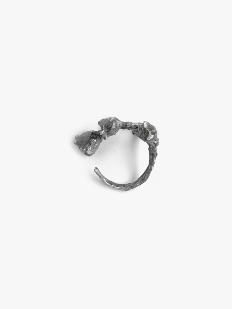 AOKINSIDE Black Lily of the Valley Ring