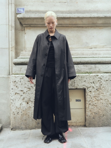 Black Mid-Sleeve Collar Trench Coat