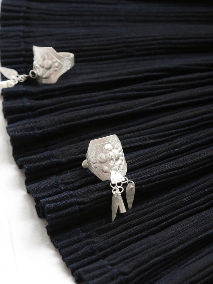 SUI-Handmade Silver Ring with Leaf-shaped Hangings