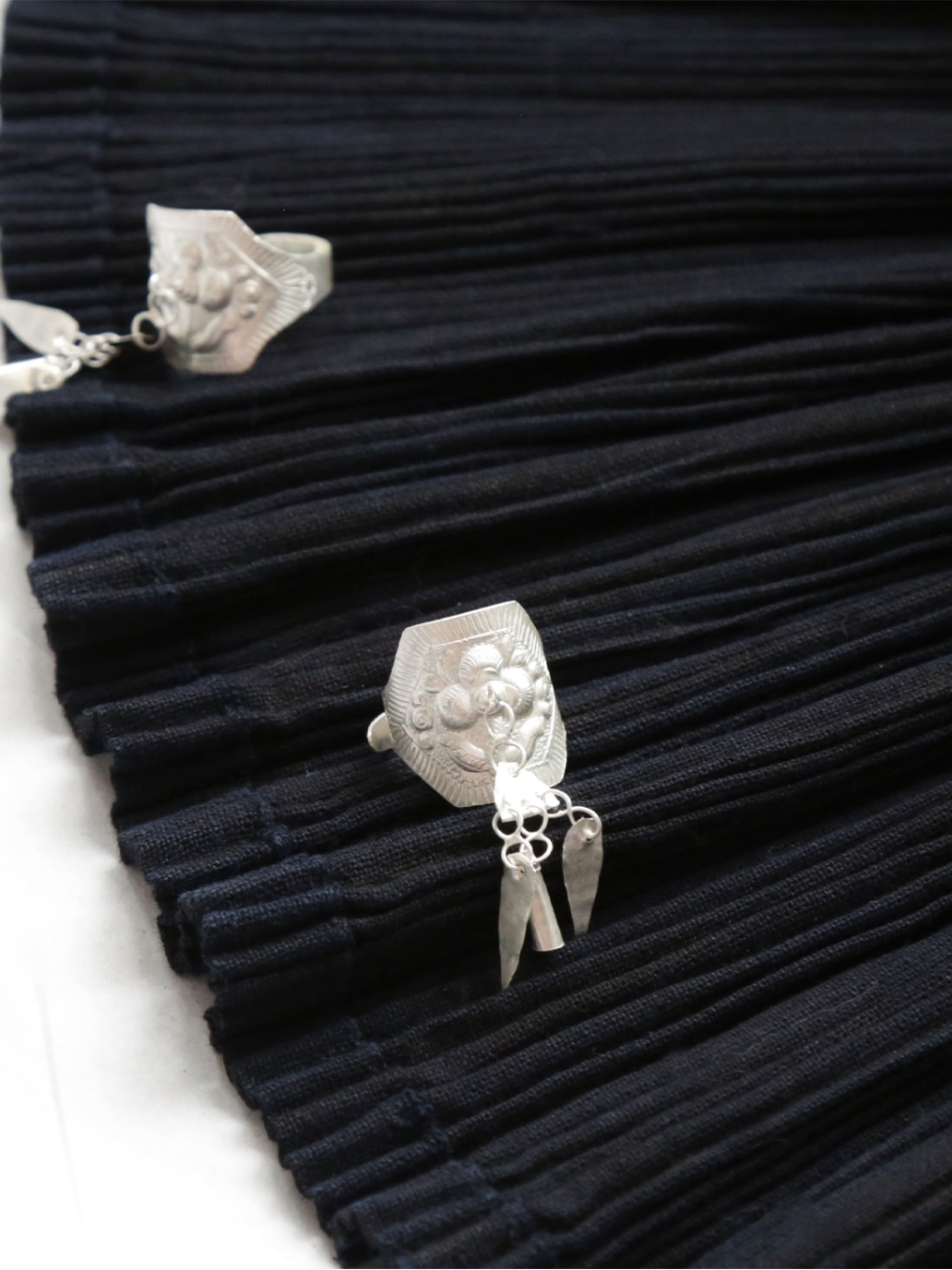 SUI-Handmade Silver Ring with Leaf-shaped Hangings