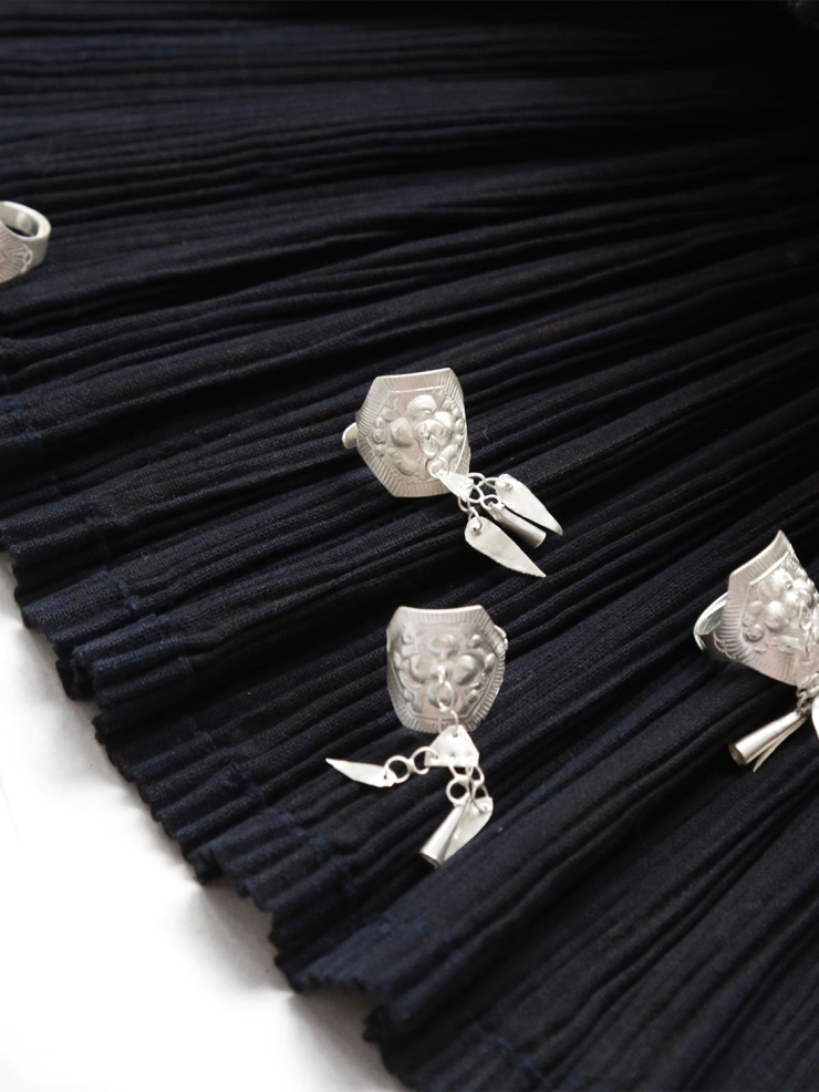 SUI-Handmade Silver Ring with Leaf-shaped Hangings