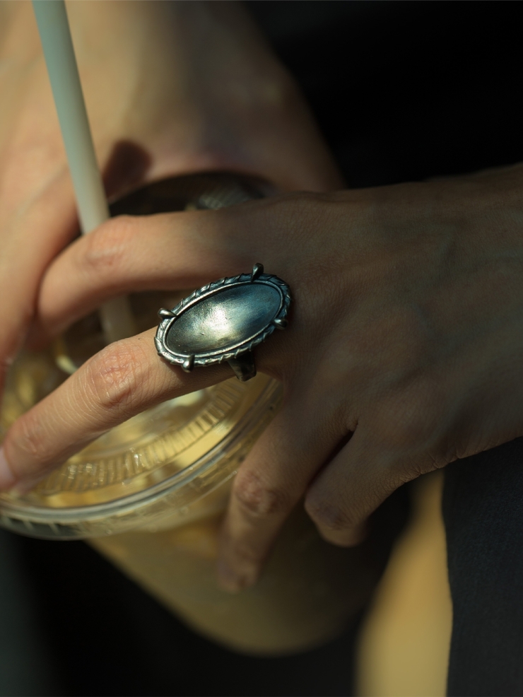 Oval silver mirror ring