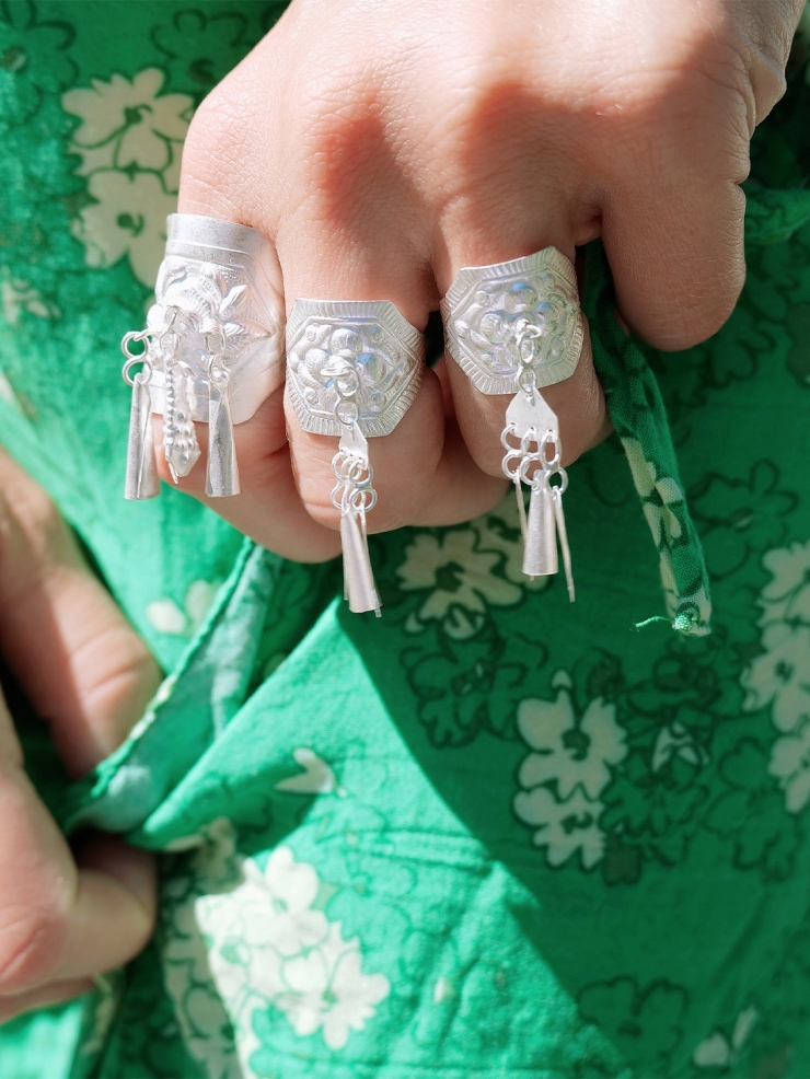 SUI-Handmade Silver Ring with Leaf-shaped Hangings