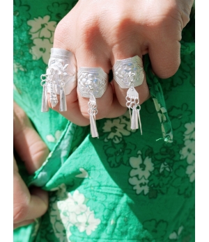 CUNZU SUI-Handmade Silver Ring with Leaf-shaped Hangings