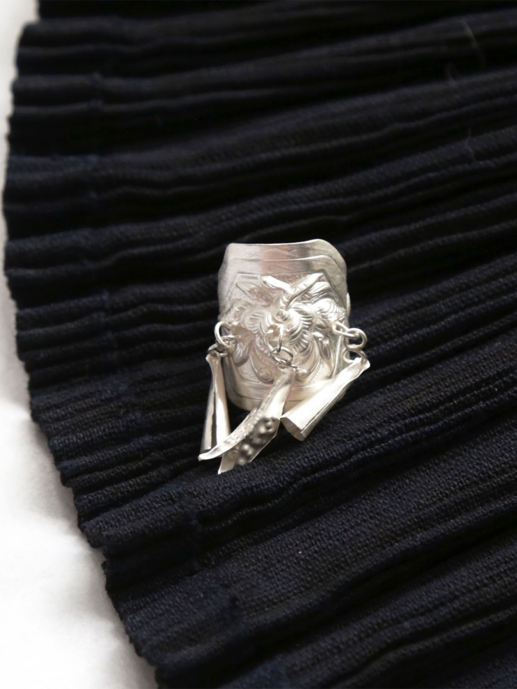 SUI-handmade silver ring with bell-shaped hangings