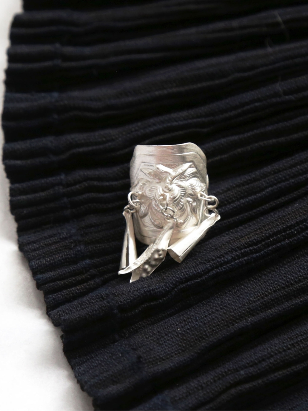 SUI-handmade silver ring with bell-shaped hangings