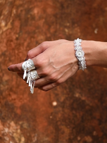 SUI-handmade silver ring with bell-shaped hangings
