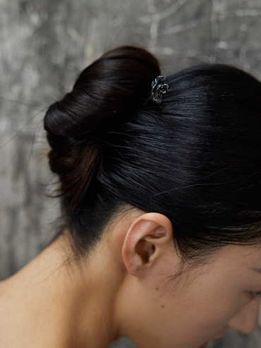 Black magnolia bud hairpin