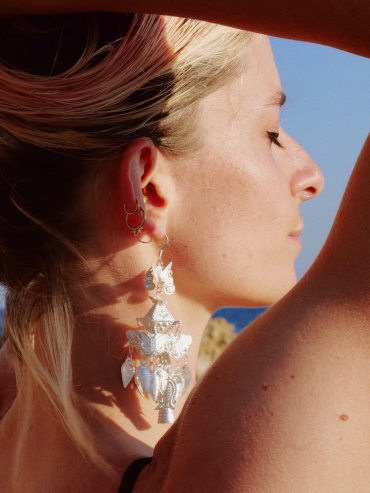 ZHAN-sparkling silver earrings with pyramid decoration