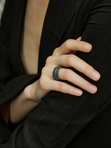 Black bamboo-shaped ring