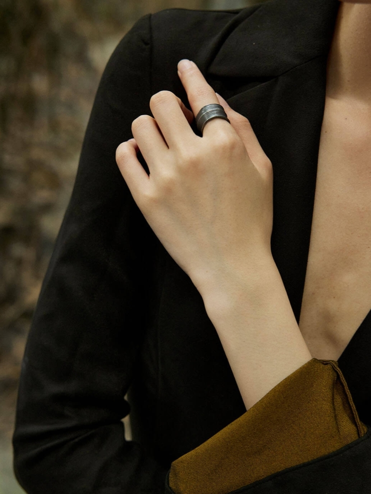 Black bamboo-shaped ring