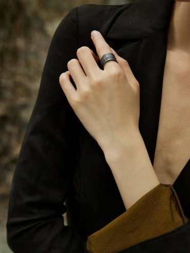 Black bamboo-shaped ring