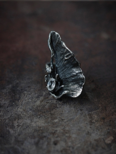 Black shimmering ring