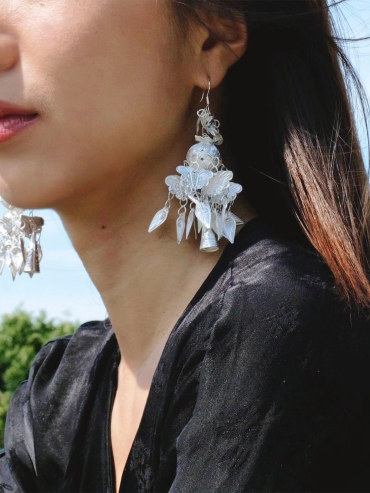 ZHAN-sparkling silver earrings with ball decoration