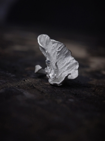 White shimmering ring