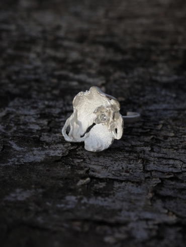 White large petal ring inlaid with zircon
