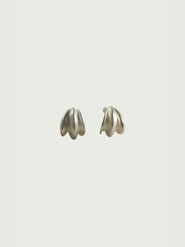 Silver three-petal earrings