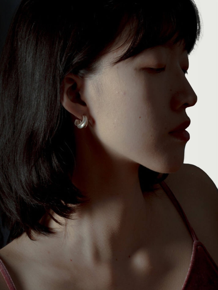 Silver three-petal earrings