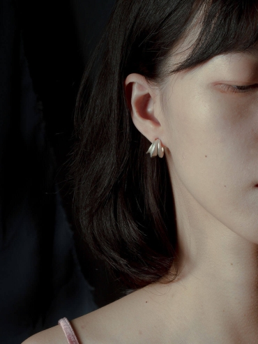 Silver three-petal earrings