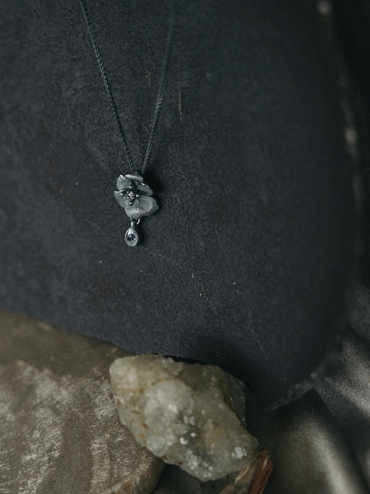 Black Orchid Core Necklace