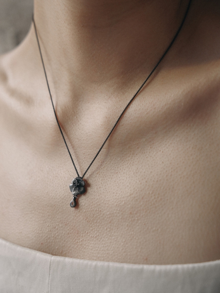 Black Orchid Core Necklace