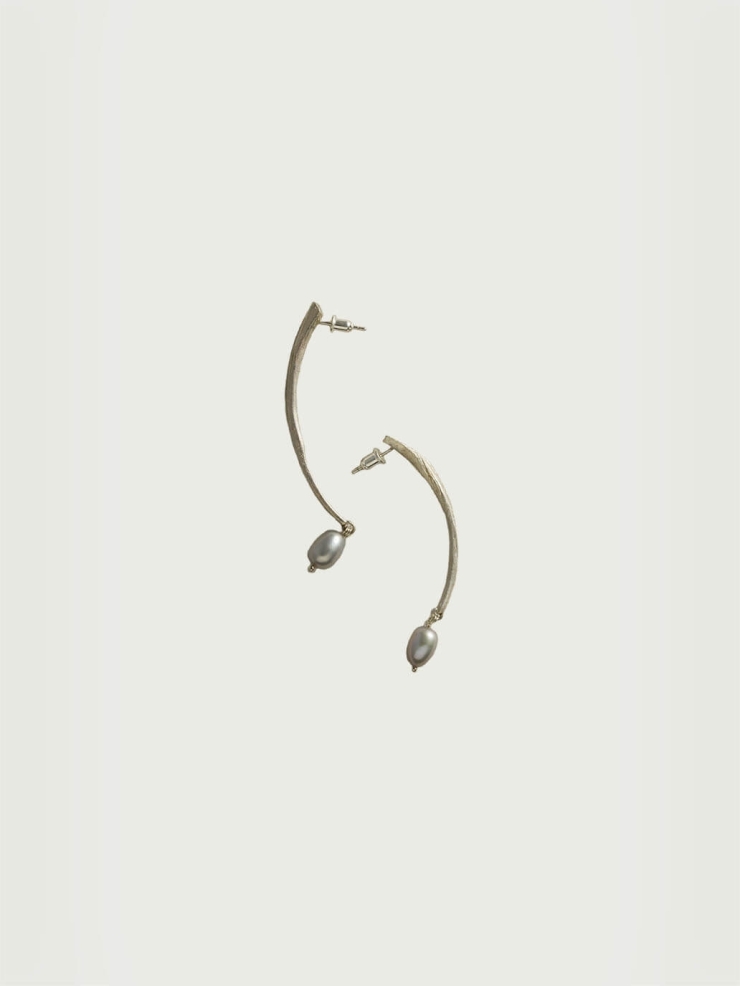 Silver branch hanging grey pearl earrings