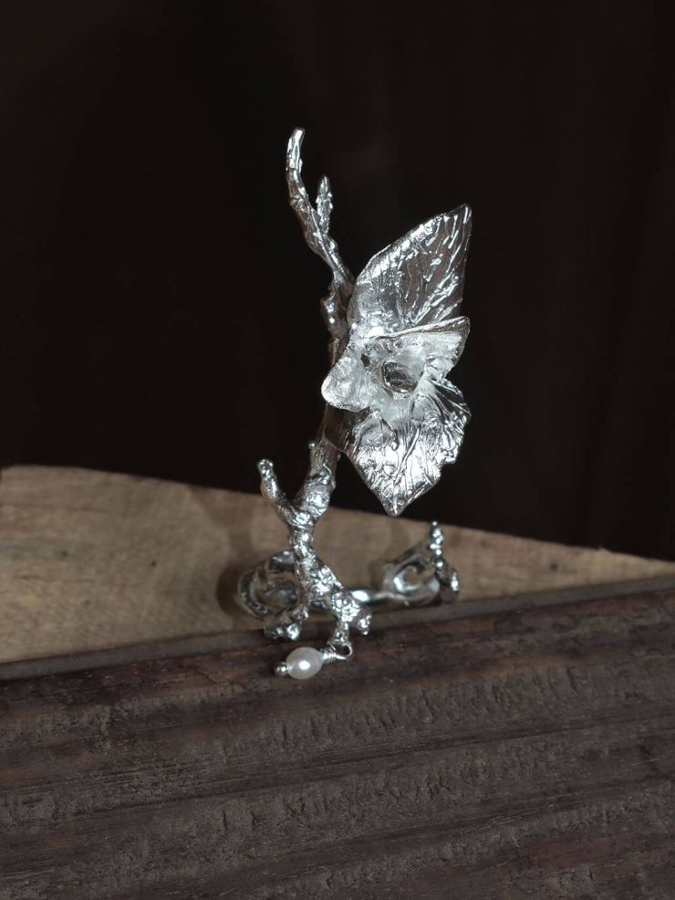 White resurrection ring