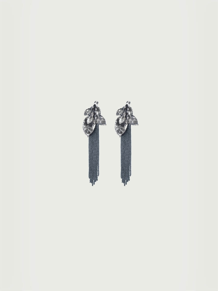 Black leaf tassel earrings