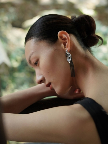 Black leaf tassel earrings