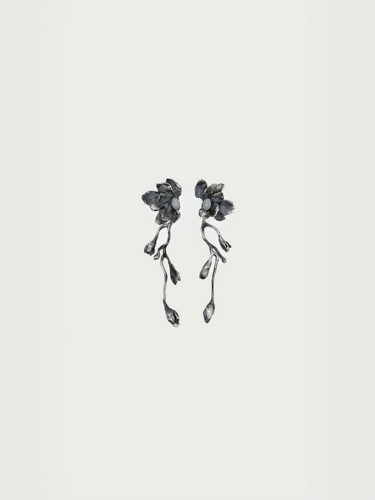 Black magnolia earrings with jade