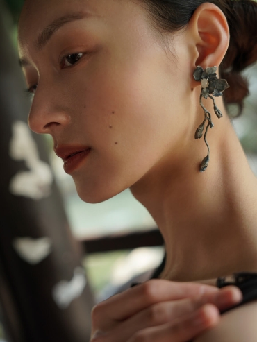 Black magnolia earrings with jade