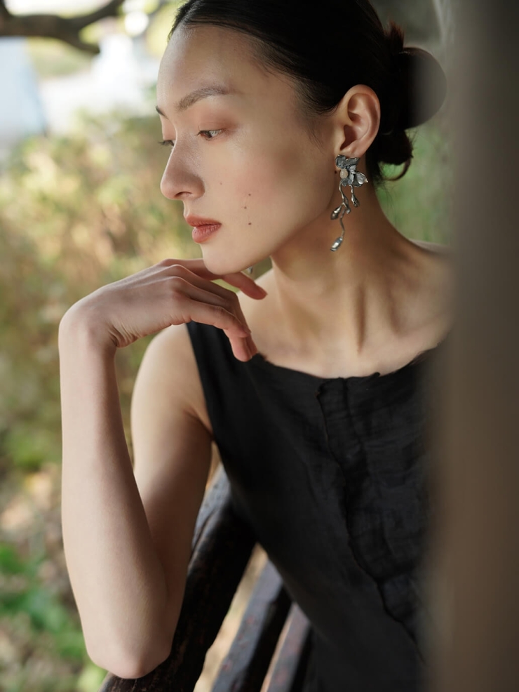 Black magnolia earrings with jade