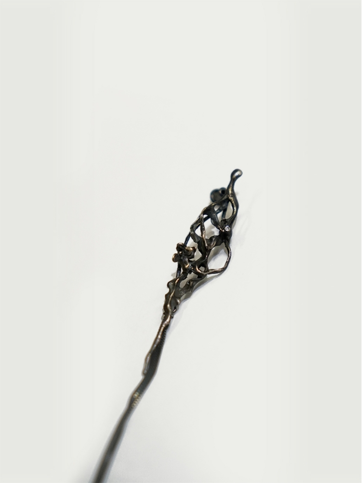 Black Streaming Earring