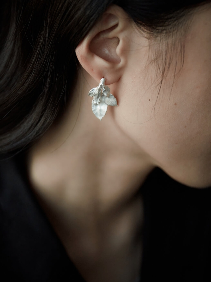 Silver leaf stream earrings