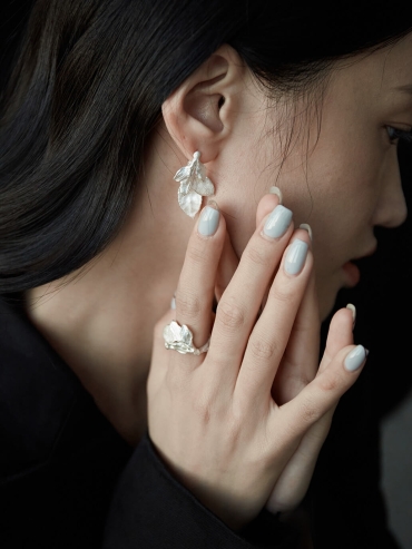 Silver leaf stream earrings
