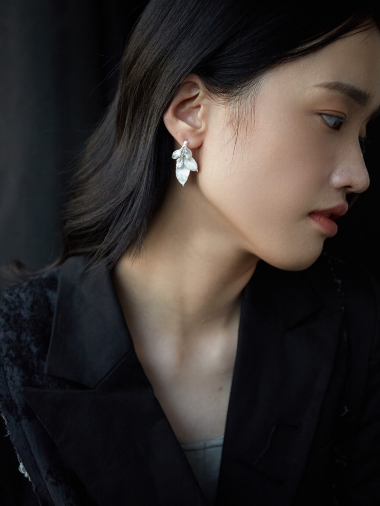 Silver leaf stream earrings