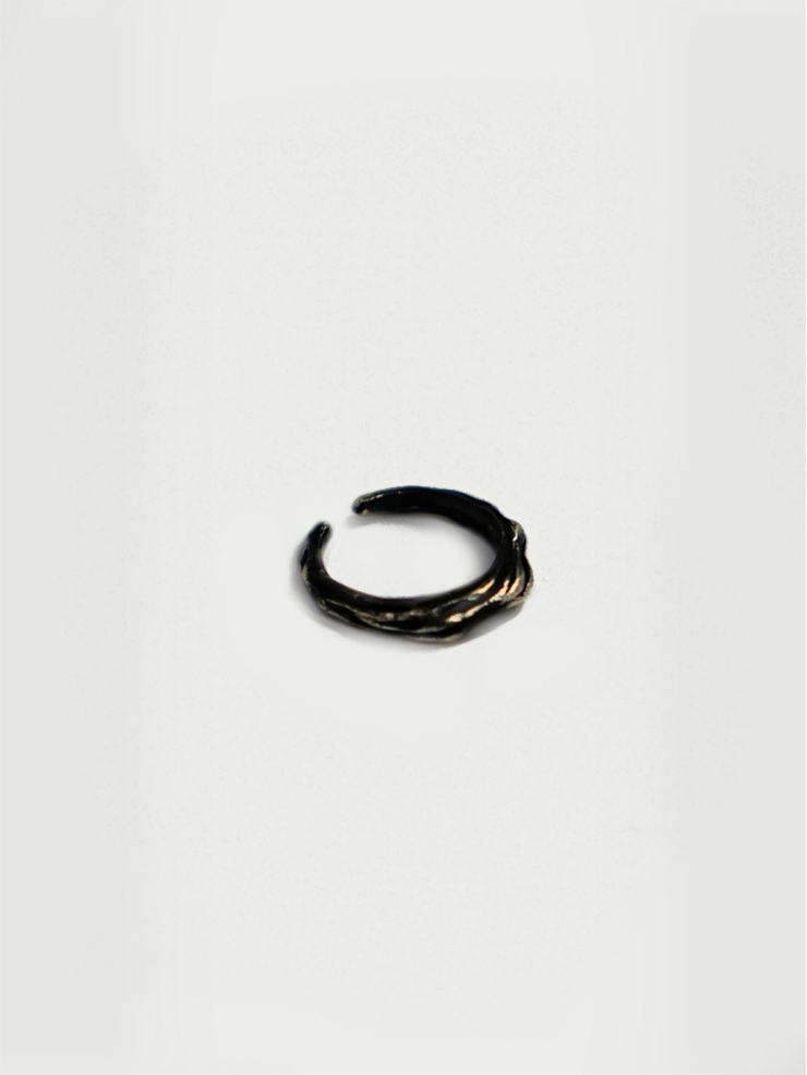 Black wave ring