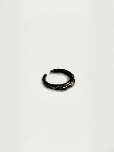 Black wave ring