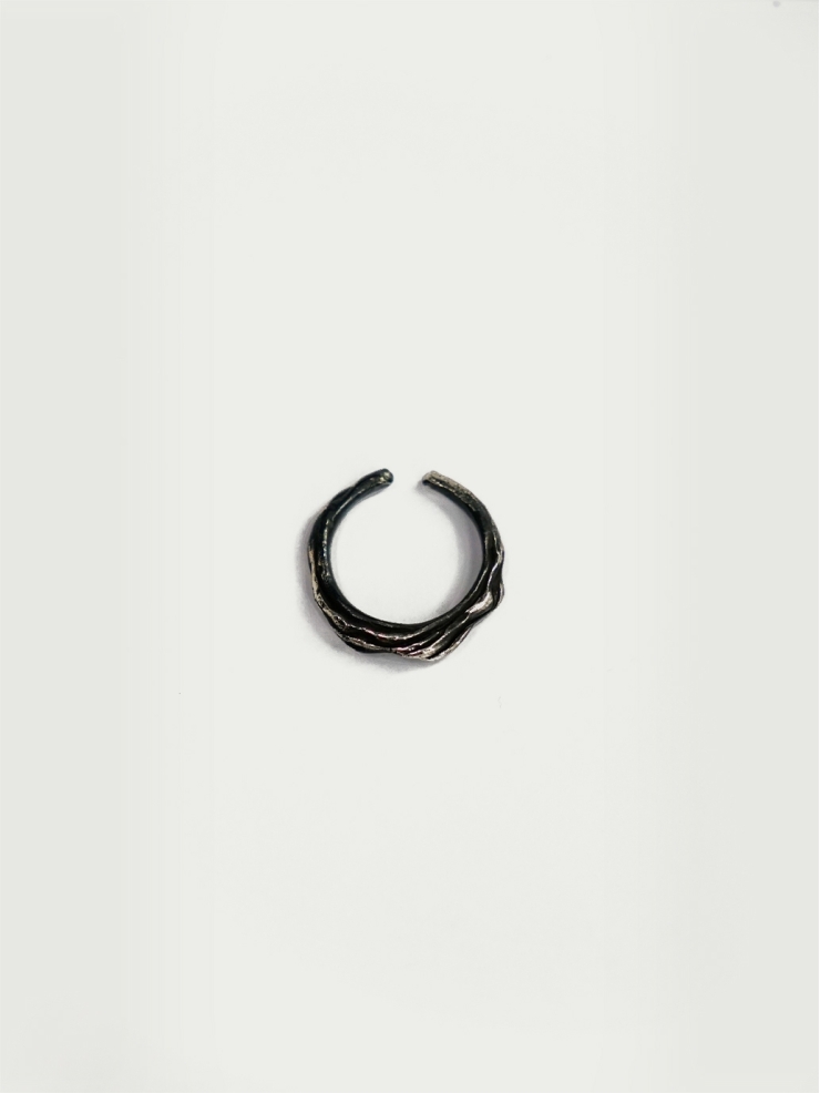 Black wave ring
