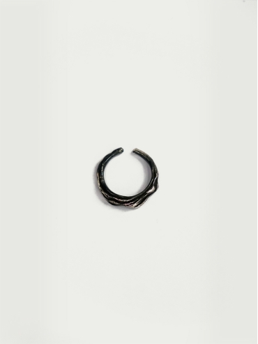 Black wave ring