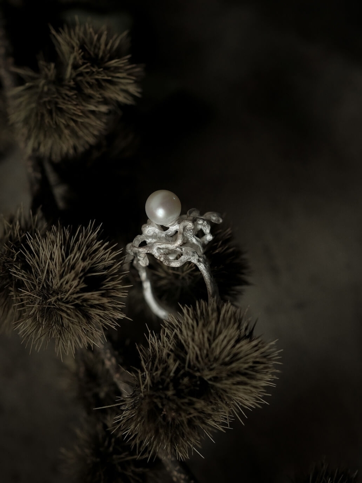 Silver stream pearl ring