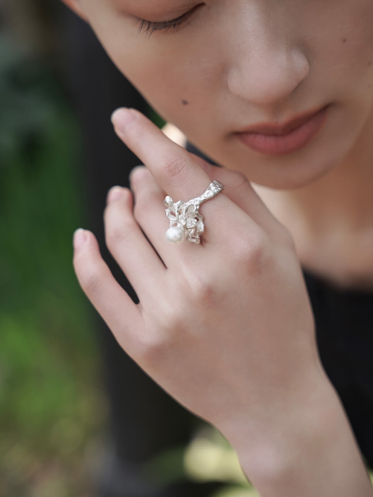 Silver stream pearl ring