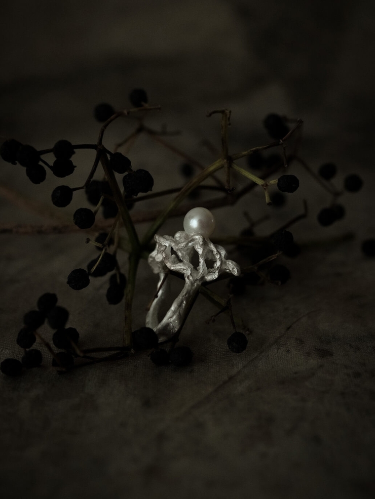 Silver stream pearl ring