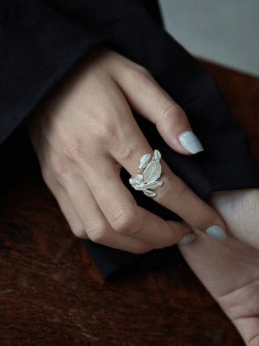 Silver leaf flow ring