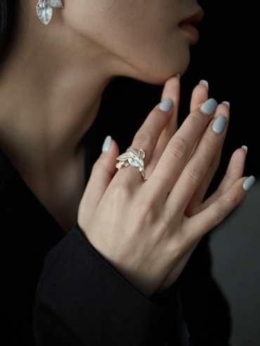 Silver leaf flow ring