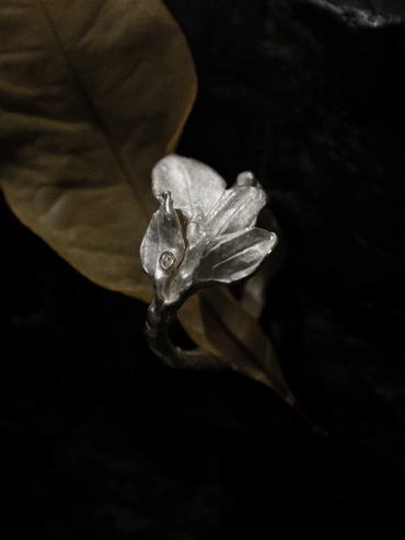 Silver leaf flow ring