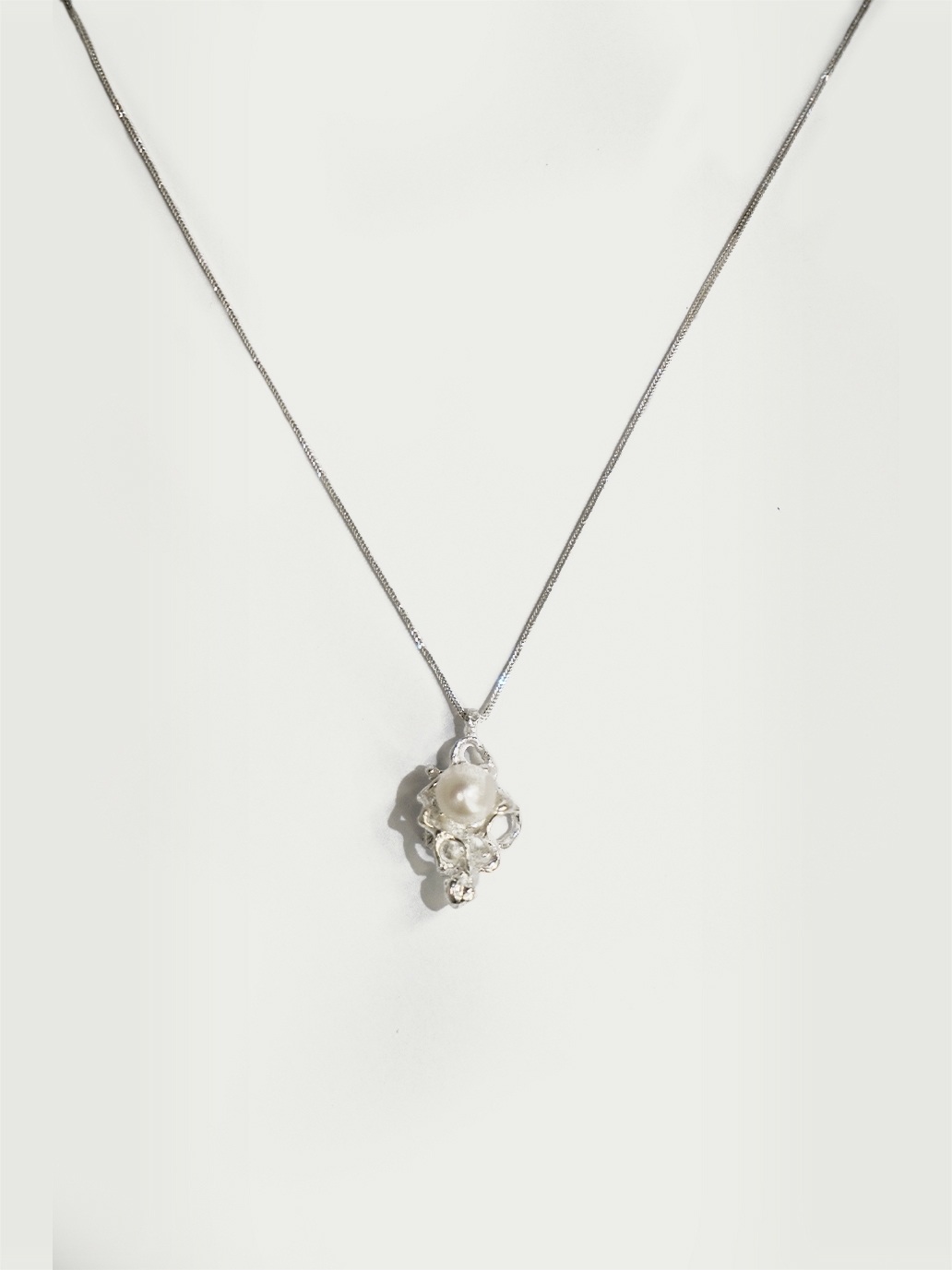 Pearl stream necklace